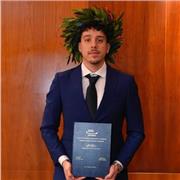 Laureato in Scienze Giuridiche su studi classici, propone aiuto compiti e ripetizioni